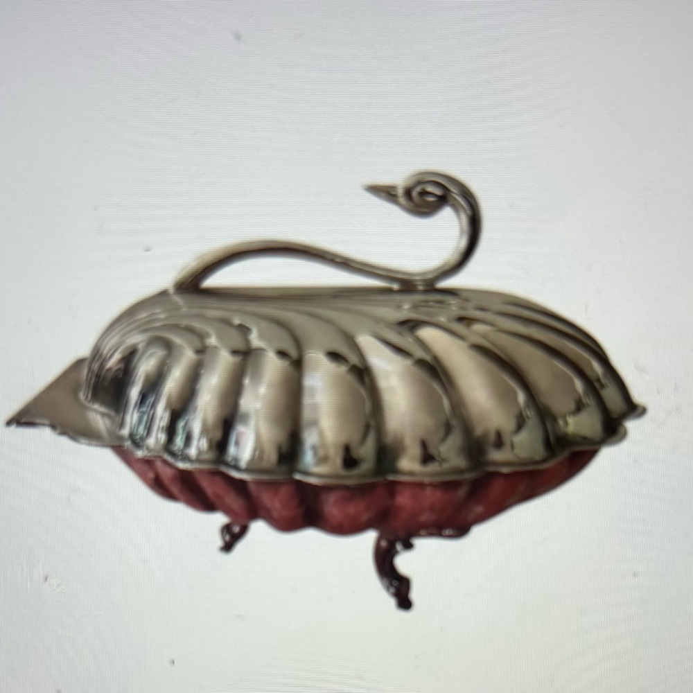 Vintage Leonard silver plate clam shell hinged server with Sean neck handle